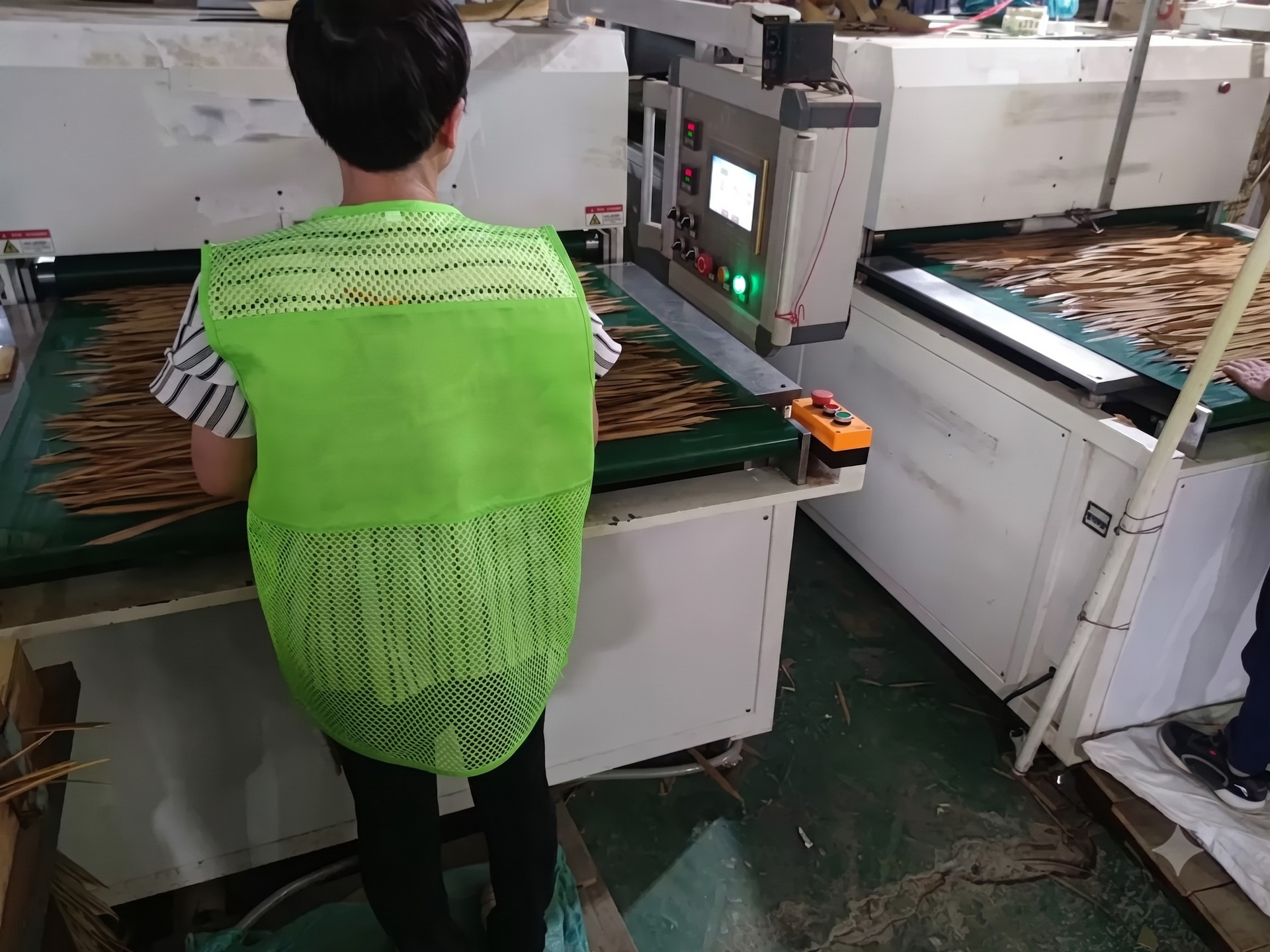 QC station — fibre length and colour batch inspection before packing