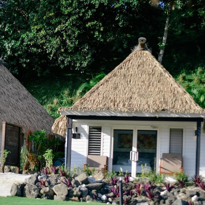 Artificial palm leaf thatch panels
